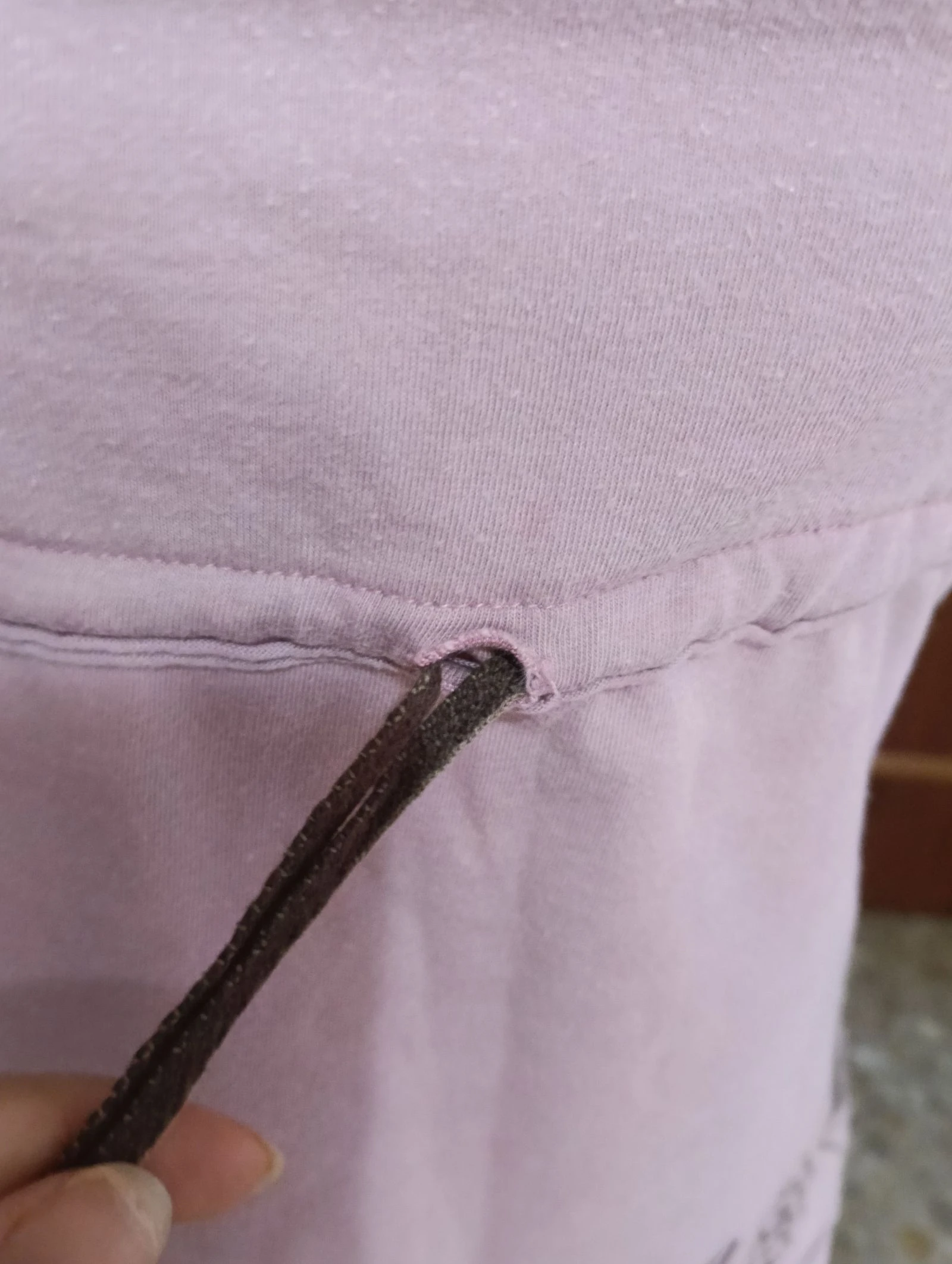 Top met halsband, roze met verstelbaar lint in het midden, bloemenprint en universiteitsstijl op de achterkant – photo 11